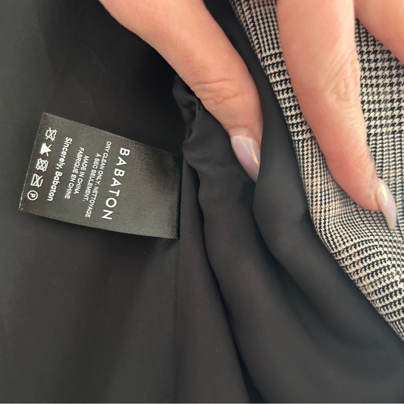Aritzia Babaton Plaid Gray Blazer - Picture 3 of 6